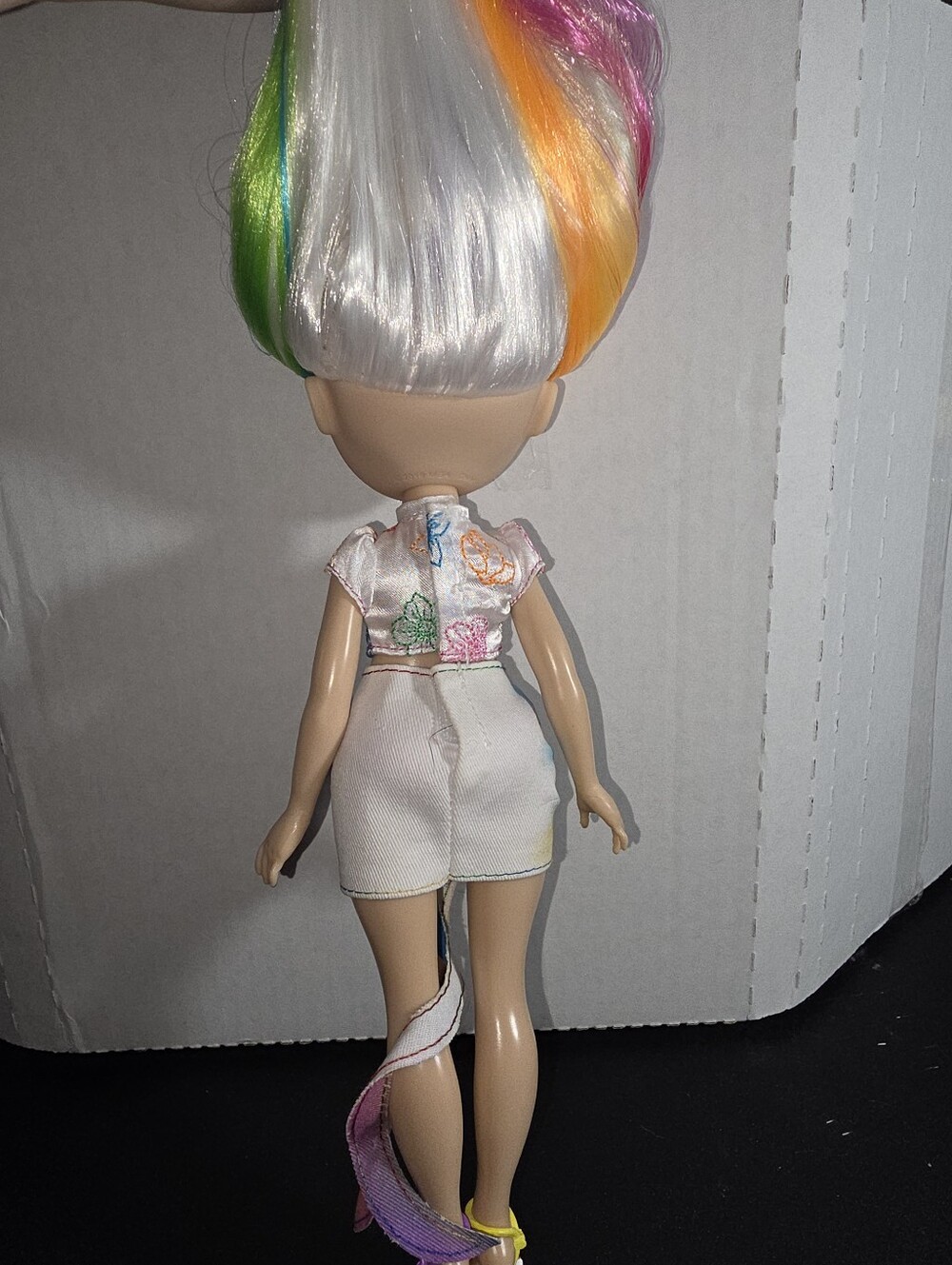 🌈 Rainbow High Amaya Hair Chalk & Style Doll - Picture 4 of 4